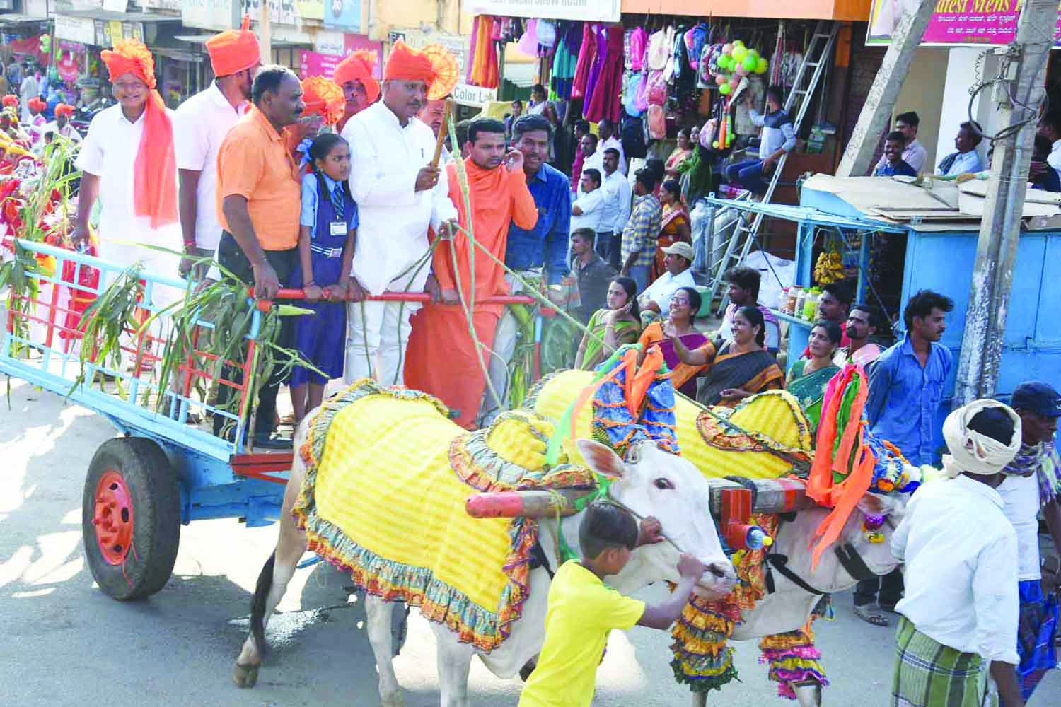 ರಾಜ್ಯ ಮಟ್ಟದ ಜಾನಪದ ಜಾತ್ರೆ   ಕಲಾ ಜಾಥಾ ಉದ್ಘಾಟಿಸಿ ಜೊಡೆತ್ತಿನ ಬಂಡಿ ಓಡಿಸಿದ   ನೆಹರು ಓಲೇಕಾರ